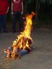 Bild zur Meldung Kirmes 2004 endete traditionell mit der Paias Verbrennung